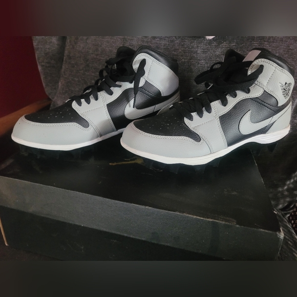 Air Jordan Football Cleats - Picture 1 of 4